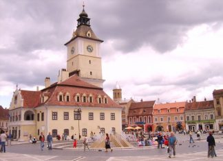 Piata Sfatului one of the things to do in brasov romania