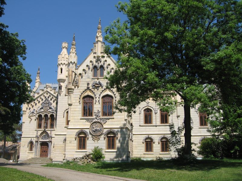 Miclăușeni Castle