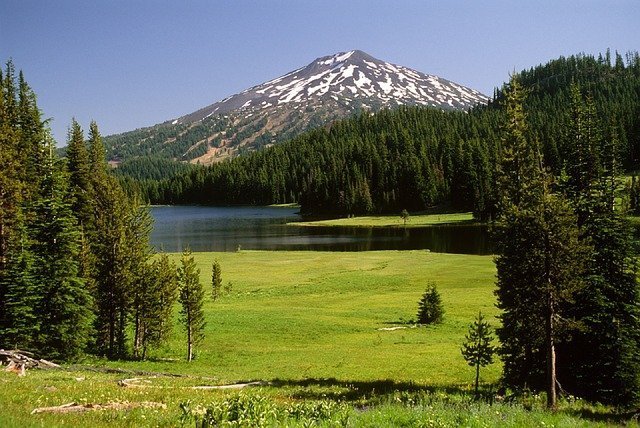 BEND OREGON VIEW OF MT BACHELOR