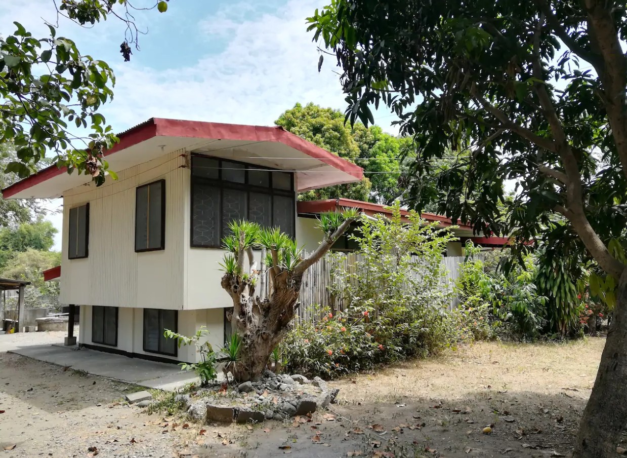 Private Room in Mango Villa La Union